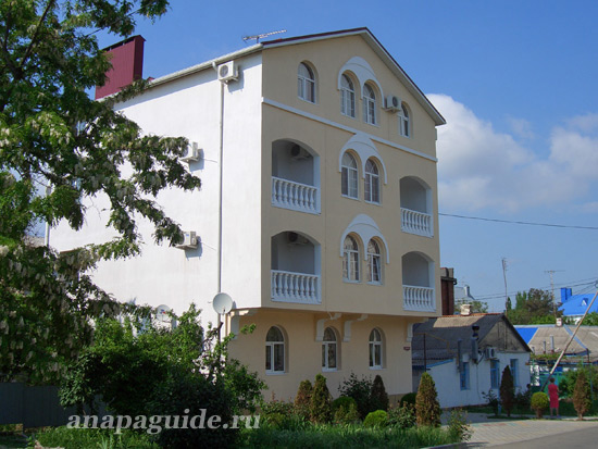 Анапа гостевой дом Ореховая роща, дата фото: 30.05.2011 г.